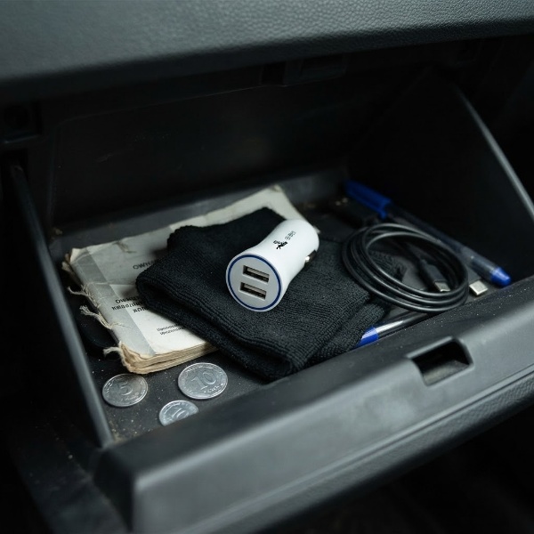 Автомобильное зарядное устройство 12 Atelie 2 USB 12 24V 5V 2,1A белое